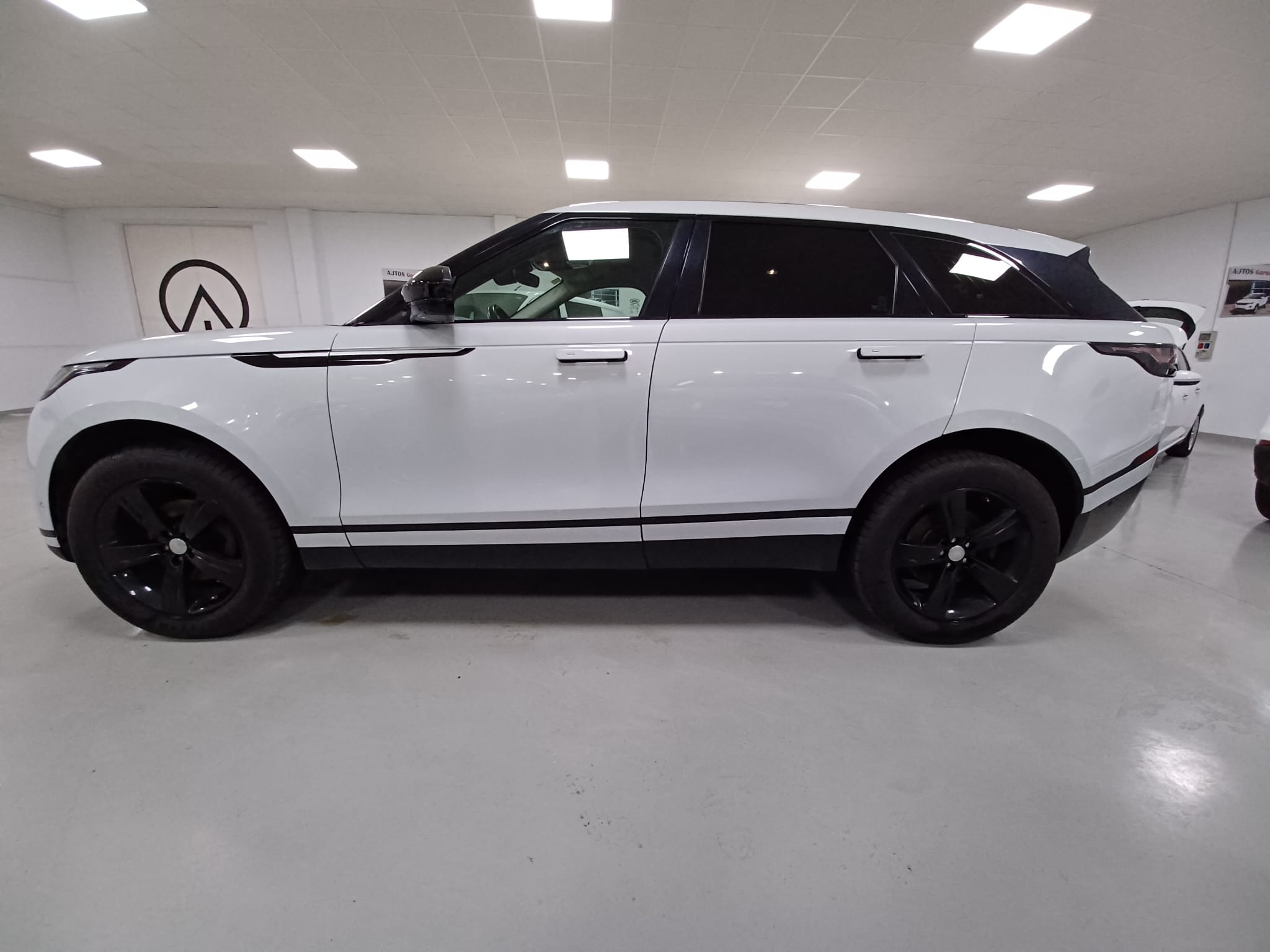 LAND-ROVER Range Rover Velar 2.0 D180 4WD Auto - Imagen 11