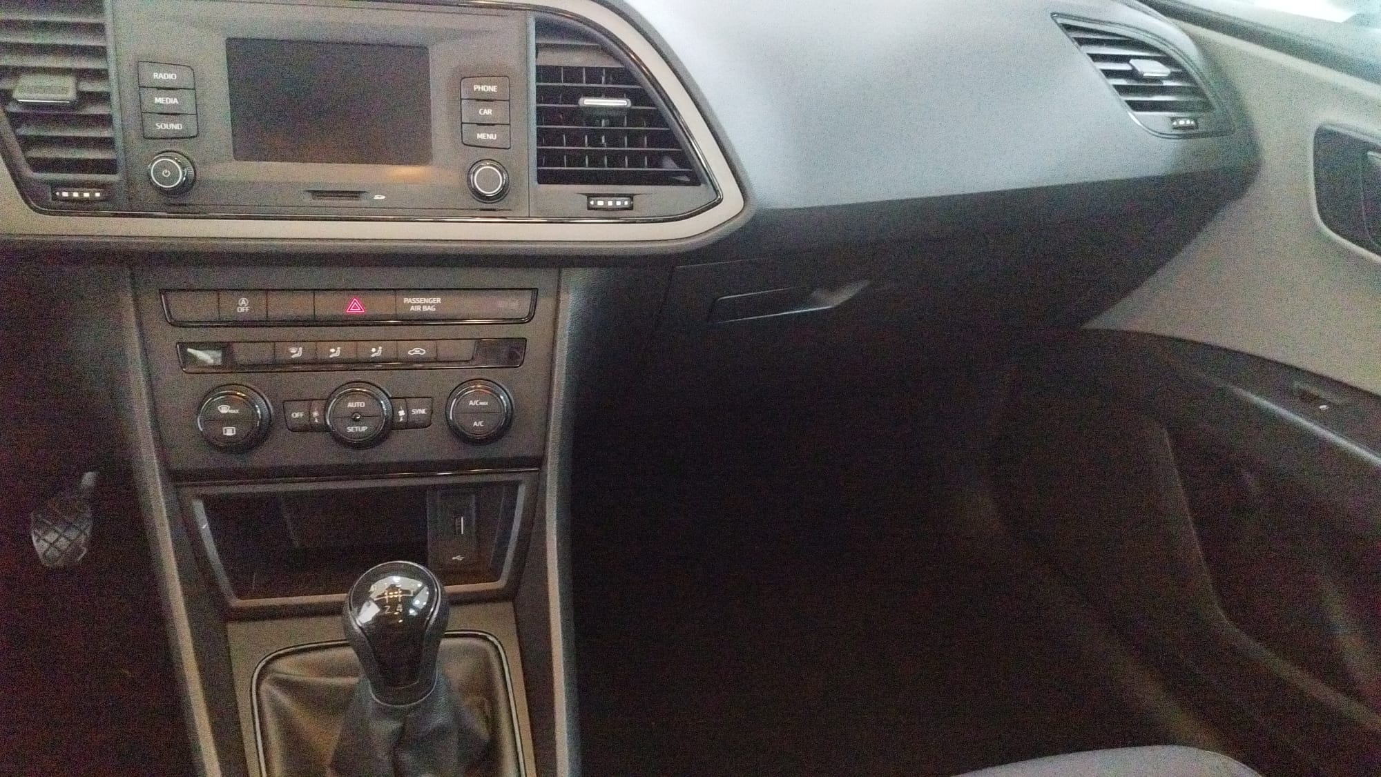 SEAT León ST 1.6 TDI StSp Style - Imagen 13