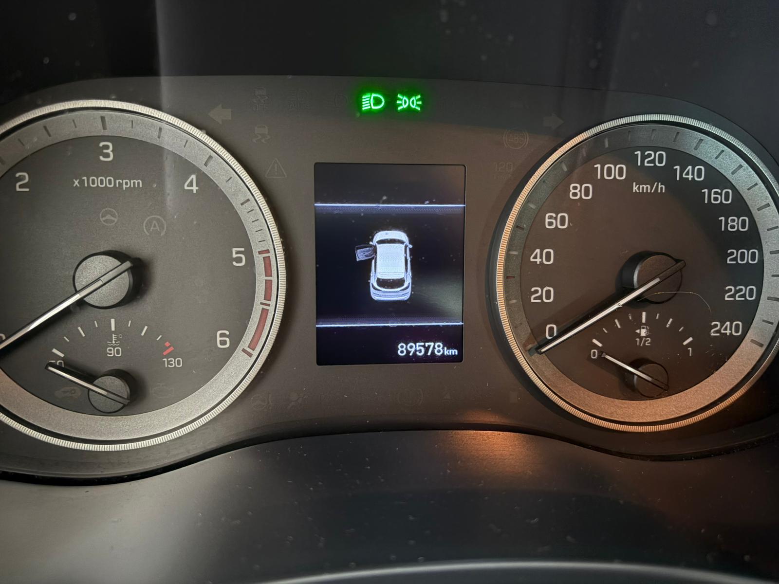 HYUNDAI TUCSON 1.6 CRDI SLE 48V - Imagen 12