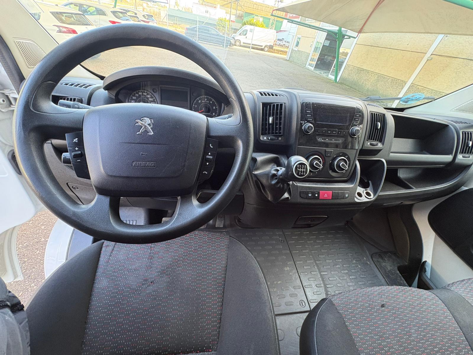 PEUGEOT BOXER 2.0 BlueHDI 335L3H2 130 cv - Imagen 12