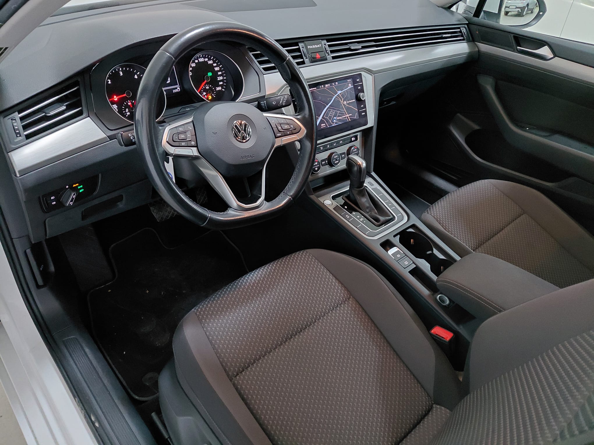 VOLKSWAGEN PASSAT 1.6 TDI DSG BUSINESS - Imagen 8