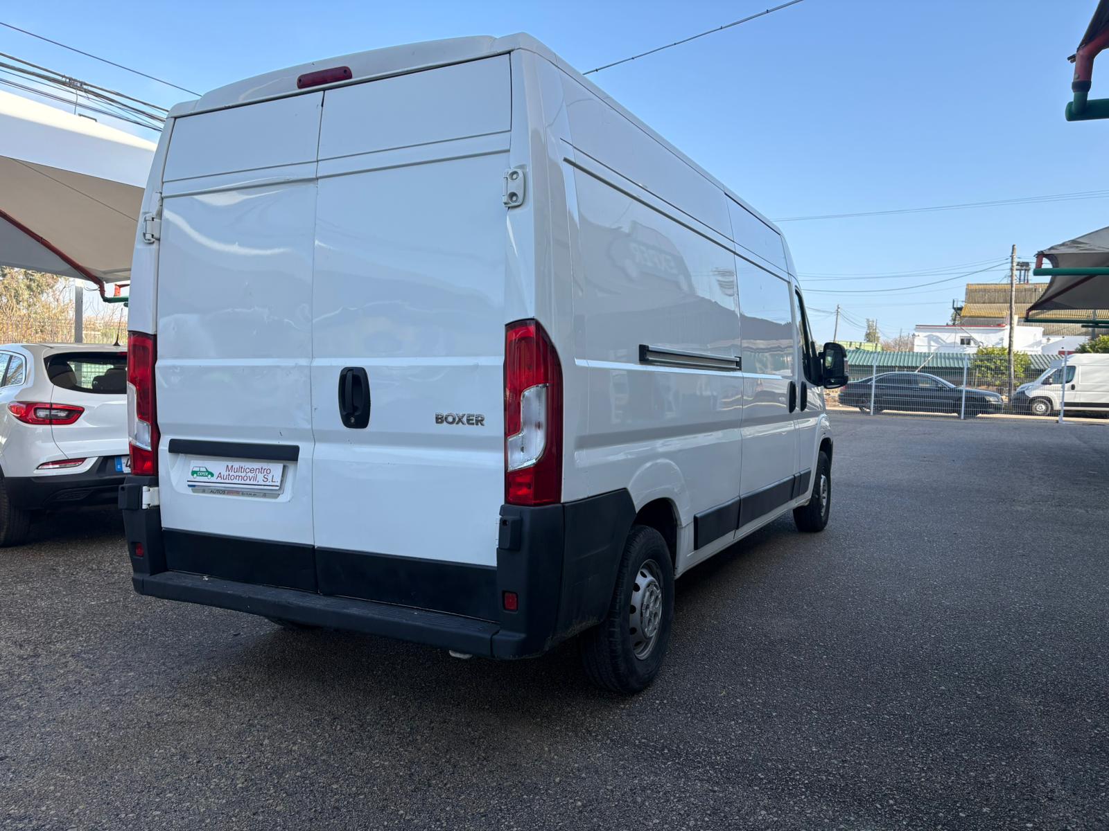 PEUGEOT BOXER 2.0 BlueHDI 335L3H2 130 cv - Imagen 9