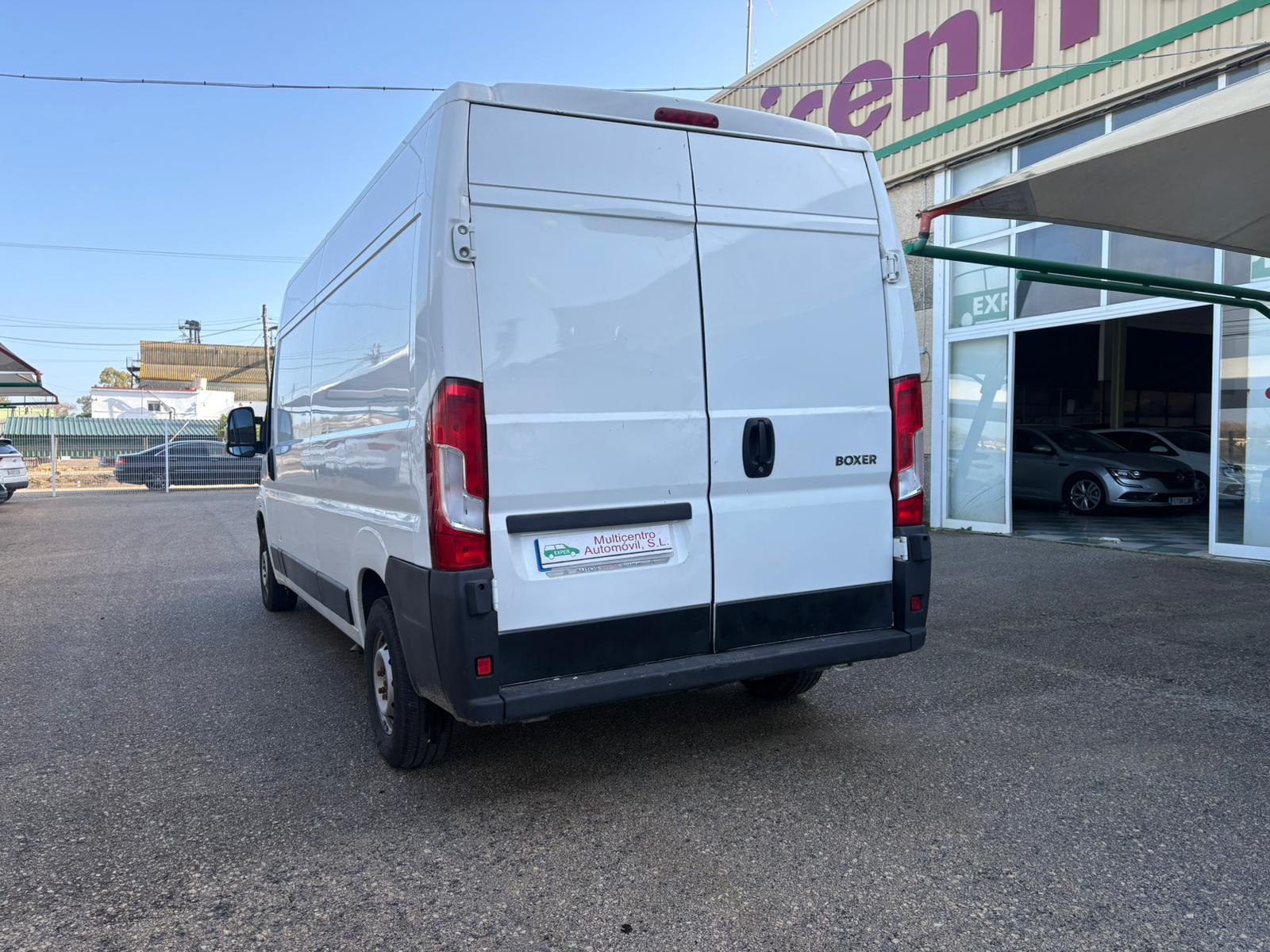 PEUGEOT BOXER 2.0 BlueHDI 335L3H2 130 cv - Imagen 10