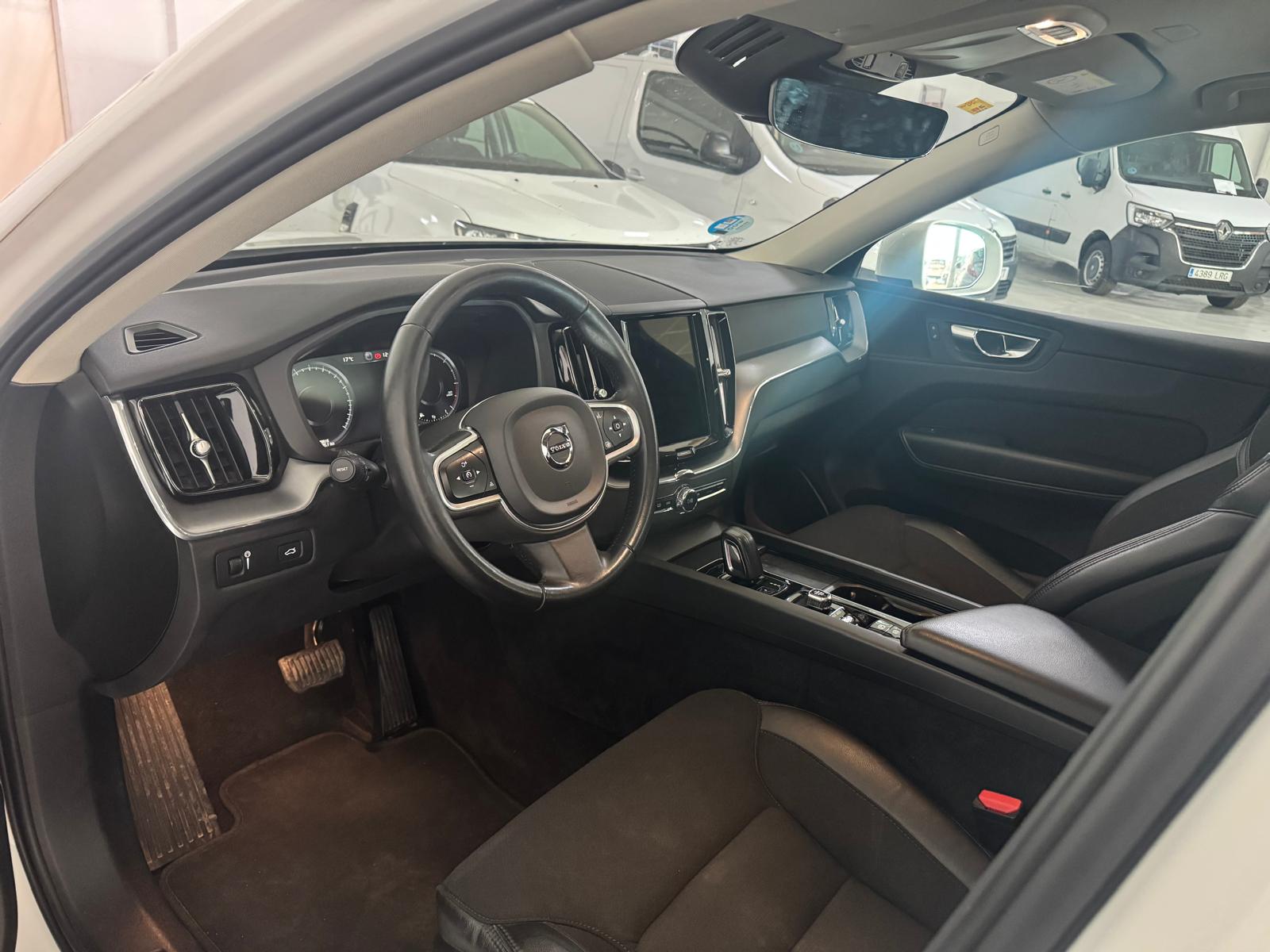 VOLVO XC60 2.0 B4 D AWD Momentum Pro Auto - Imagen 11