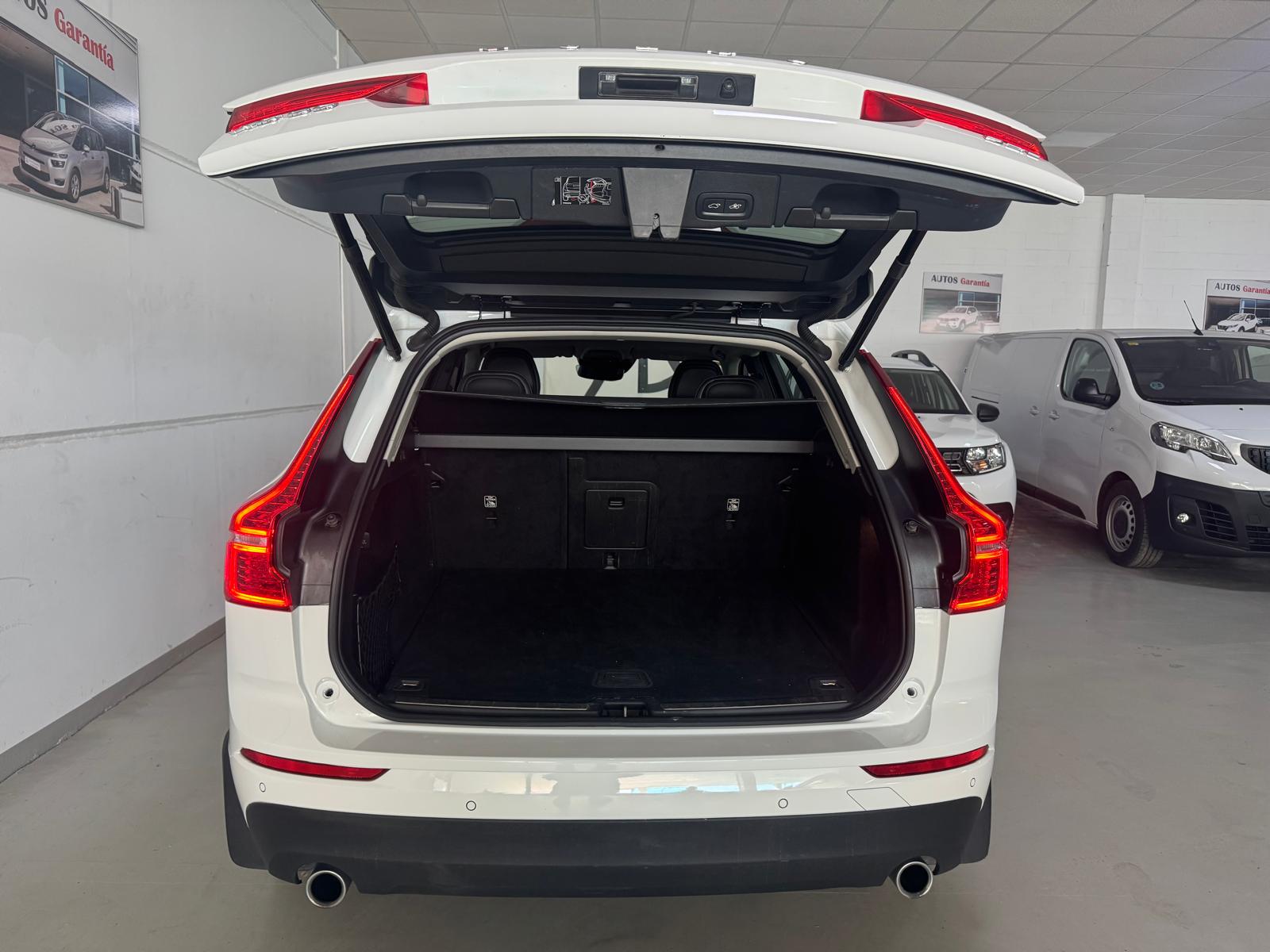 VOLVO XC60 2.0 B4 D AWD Momentum Pro Auto - Imagen 16